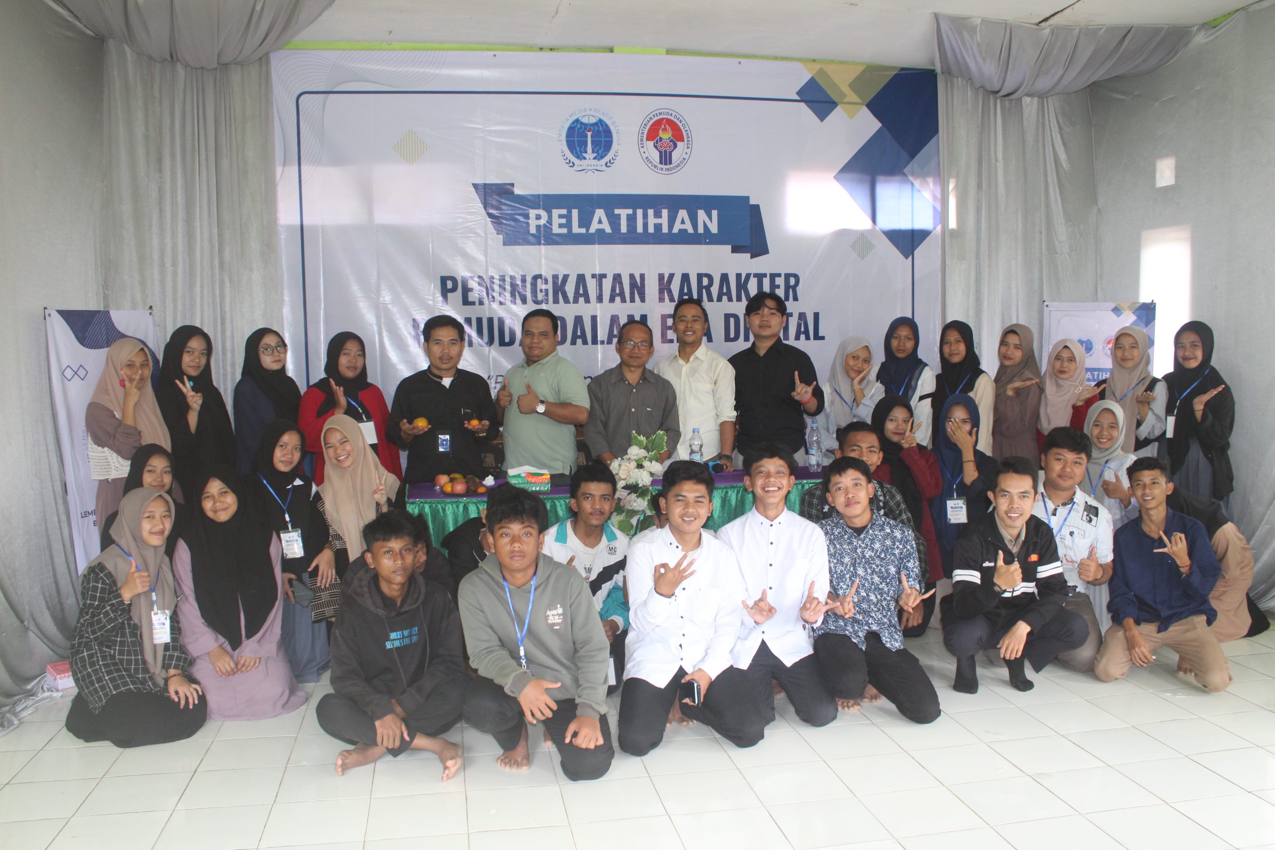 PELATIHAN PENINGKATAN KARAKTER PEMUDA DALAM ERA DIGITAL